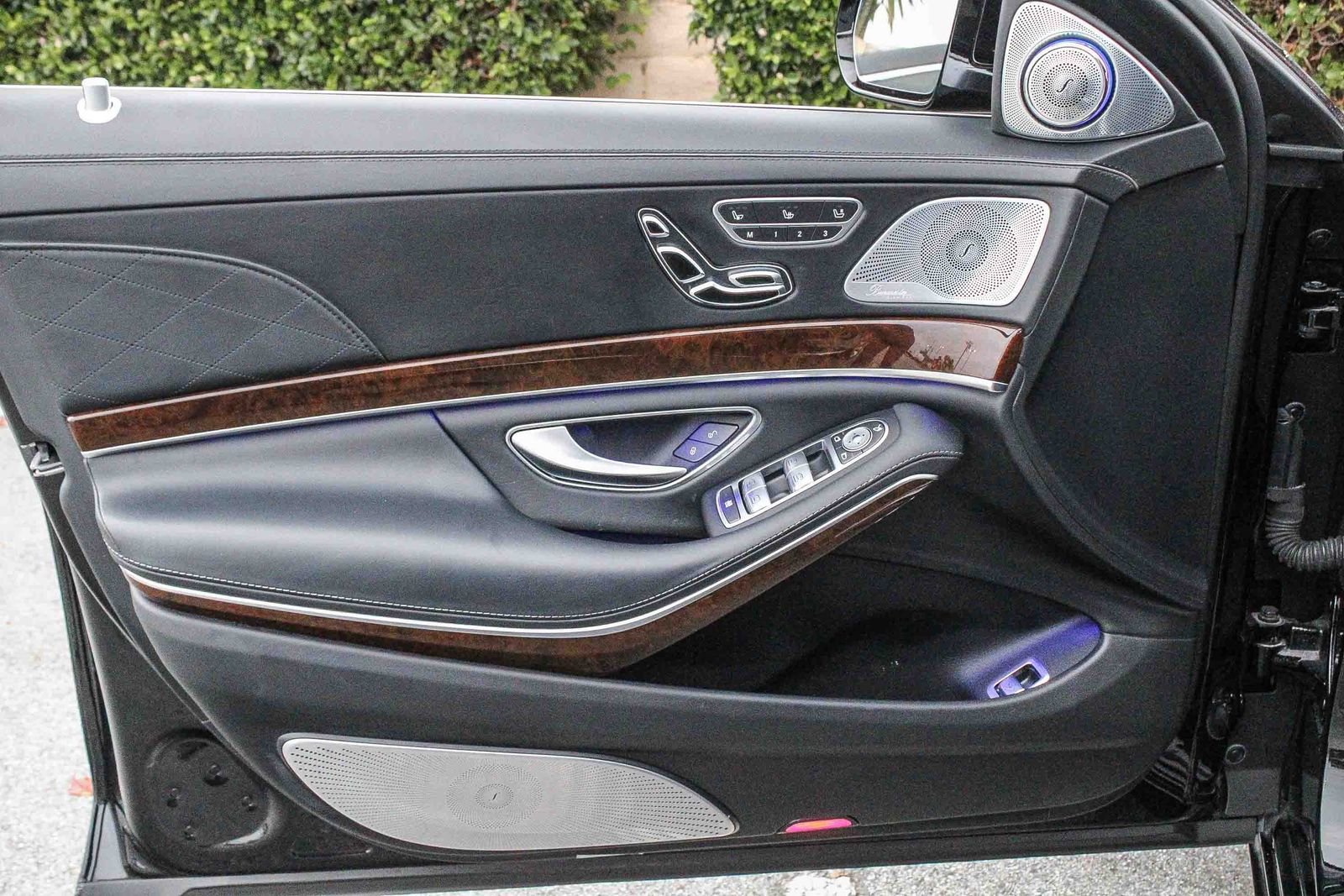 Used 2016 Mercedes-Benz Maybach S 600 image 25