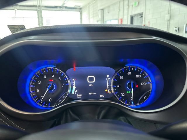 Used 2023 Chrysler Pacifica Touring-L w/ Uconnect Theater Family Group AWD/4WD image 21