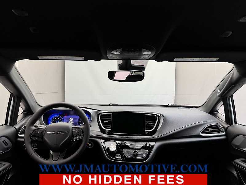 Used 2024 Chrysler Pacifica Touring-L w/ S Appearance Package AWD/4WD image 11