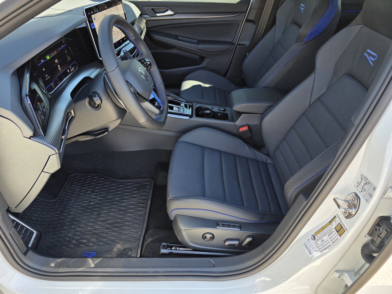 Used 2025 Volkswagen Golf R Black Edition image 10