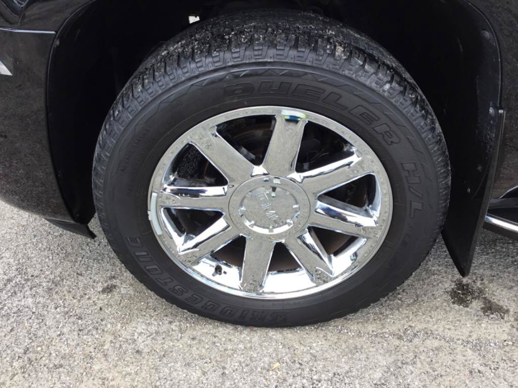 Used 2010 GMC Yukon XL Denali AWD/4WD image 10
