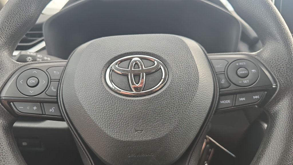 Used 2025 Toyota RAV4 LE AWD/4WD image 12