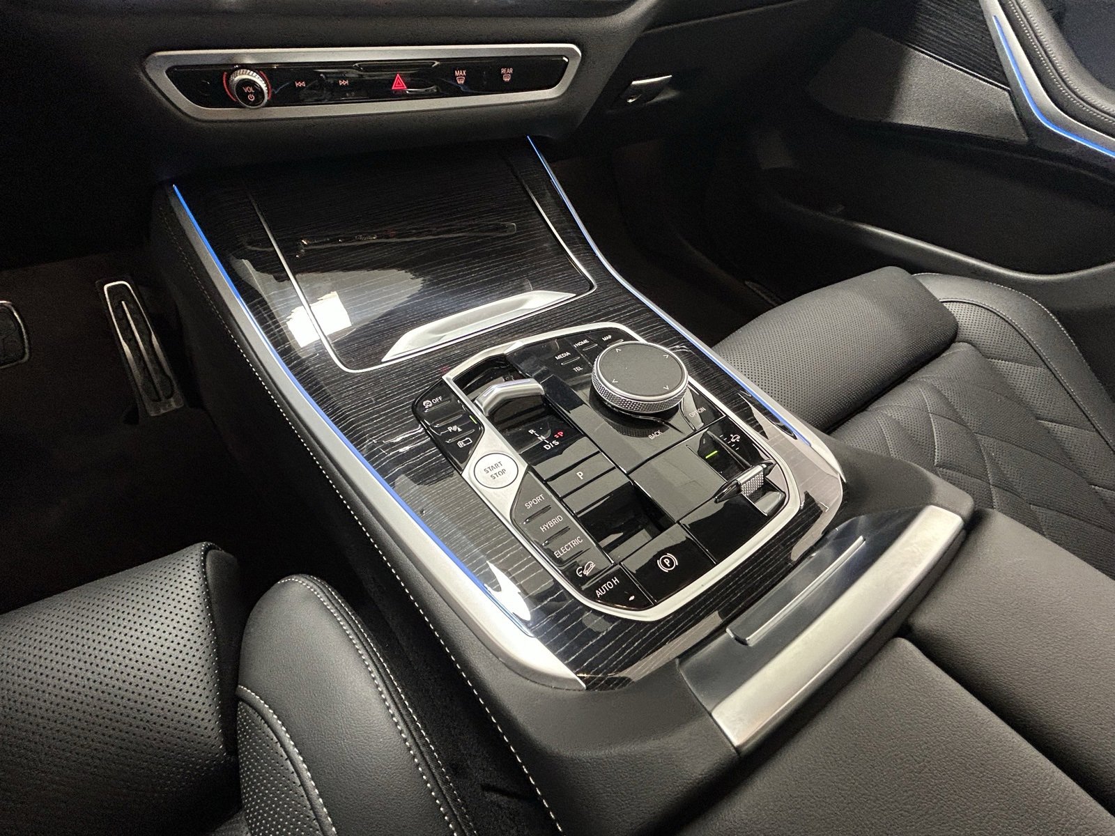 Used 2025 BMW X5 xDrive50e w/ M Sport Package image 22