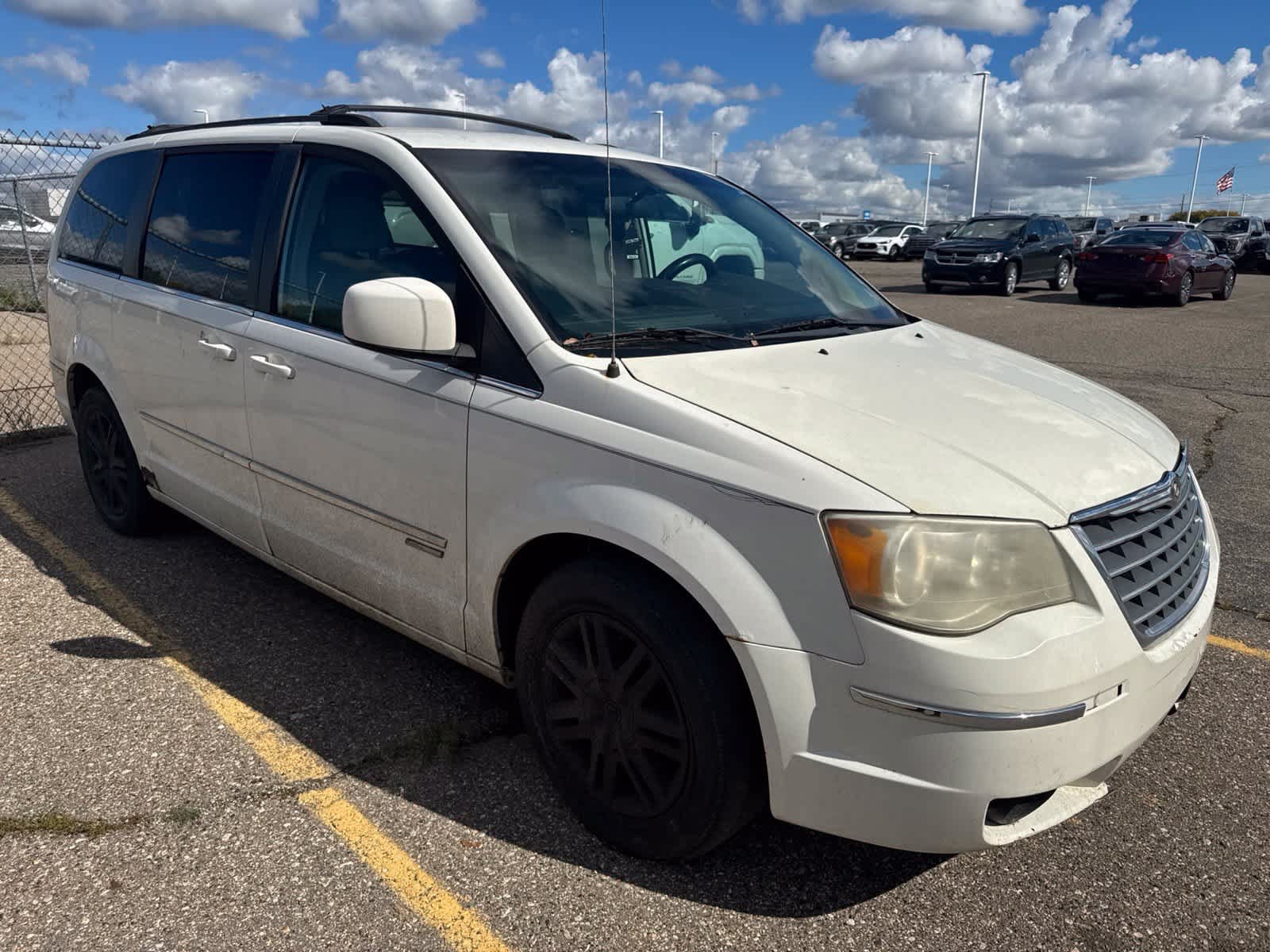 Used 2010 Chrysler Town & Country Touring FWD image 28