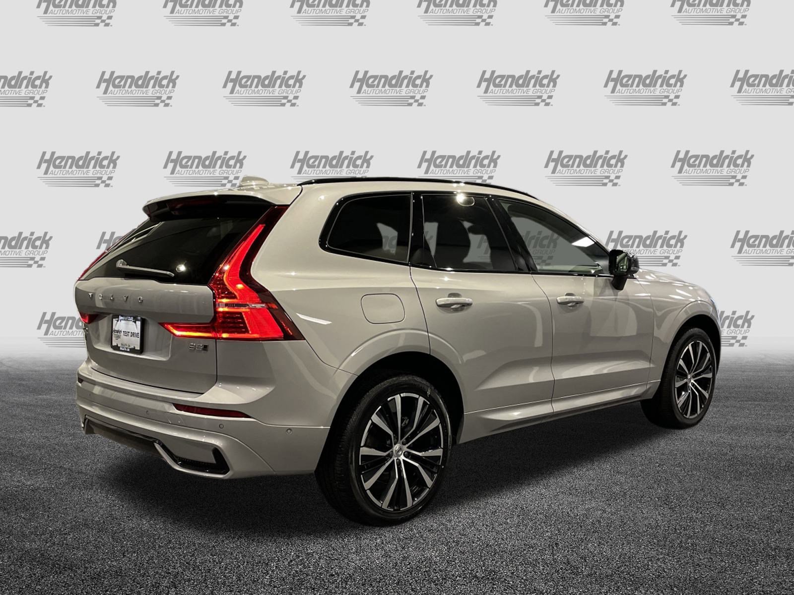 Used 2025 Volvo XC60 B5 Plus image 10