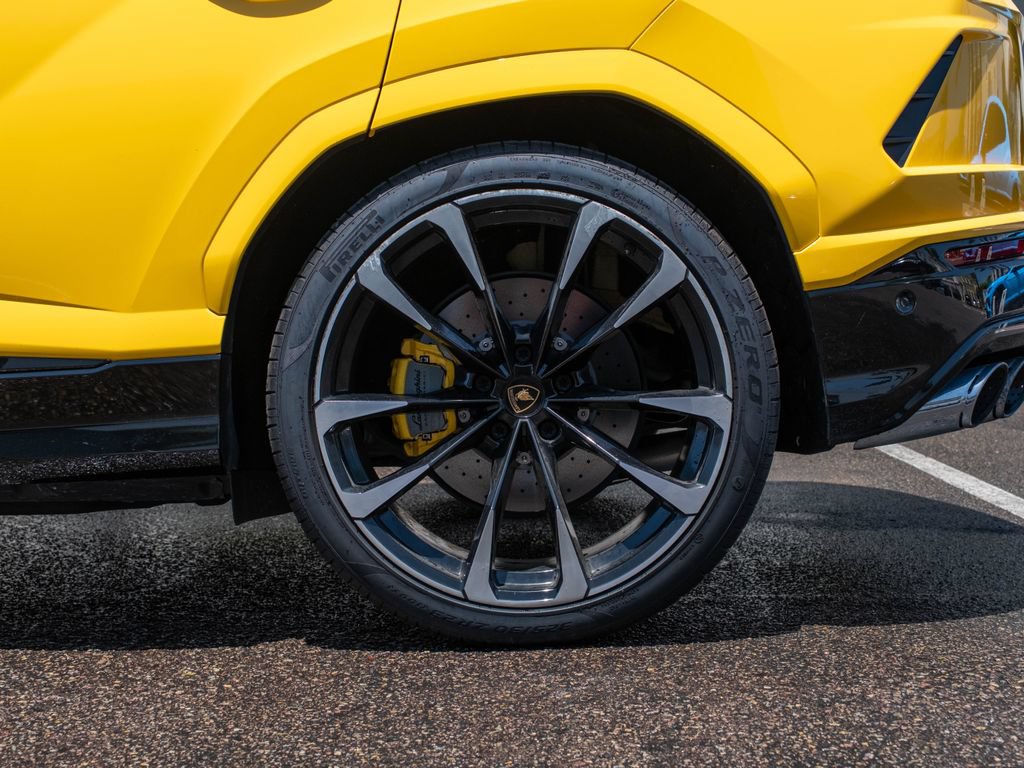 Used 2021 Lamborghini Urus AWD/4WD image 34
