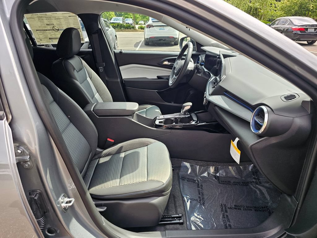 New 2026 Chevrolet Trax LT w/ Midnight Edition FWD image 11