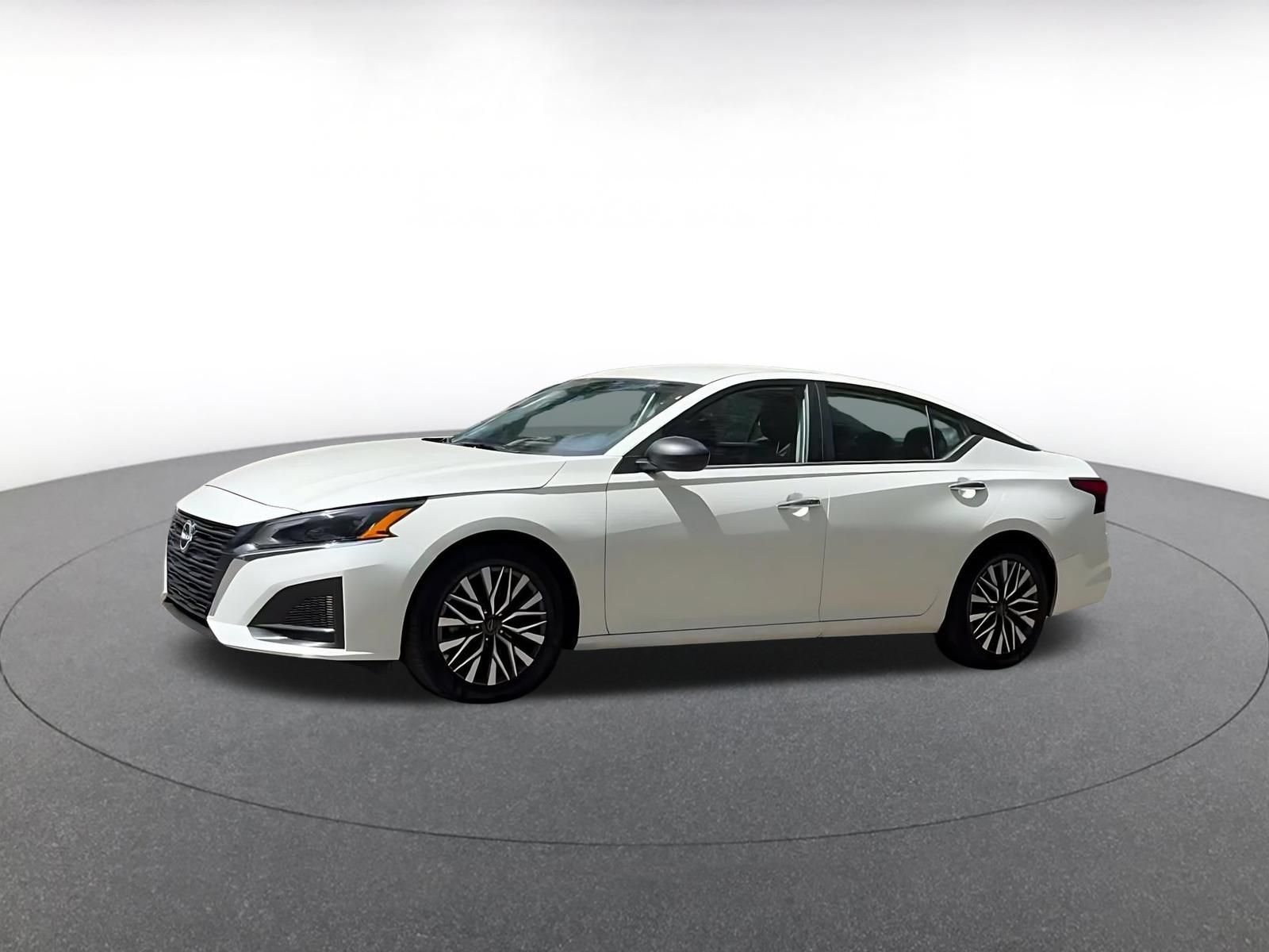 Used 2025 Nissan Altima 2.5 SV FWD image 8