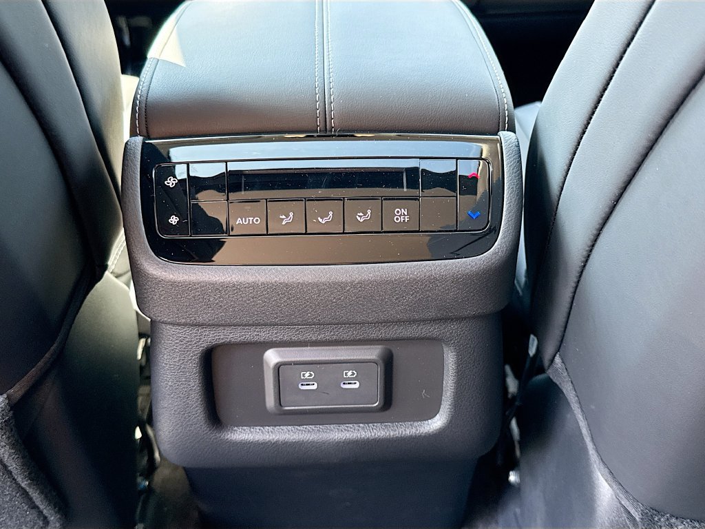 Used 2027 INFINITI QX60 Pure w/ Cargo Package FWD image 27