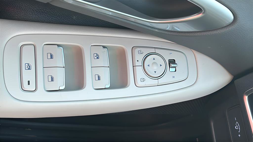 Certified 2025 Hyundai Sonata SE image 17