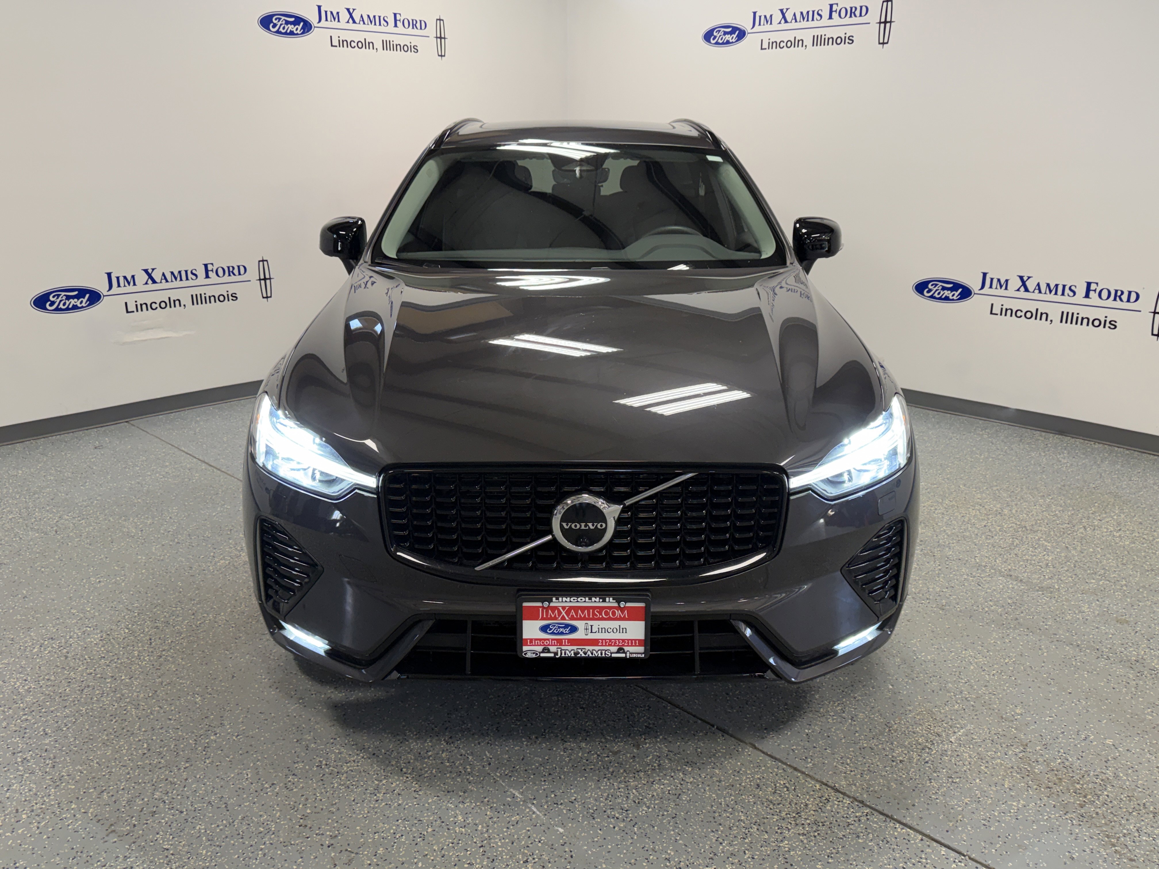 Used 2023 Volvo XC60 B5 Plus w/ Protection Package Premier image 2