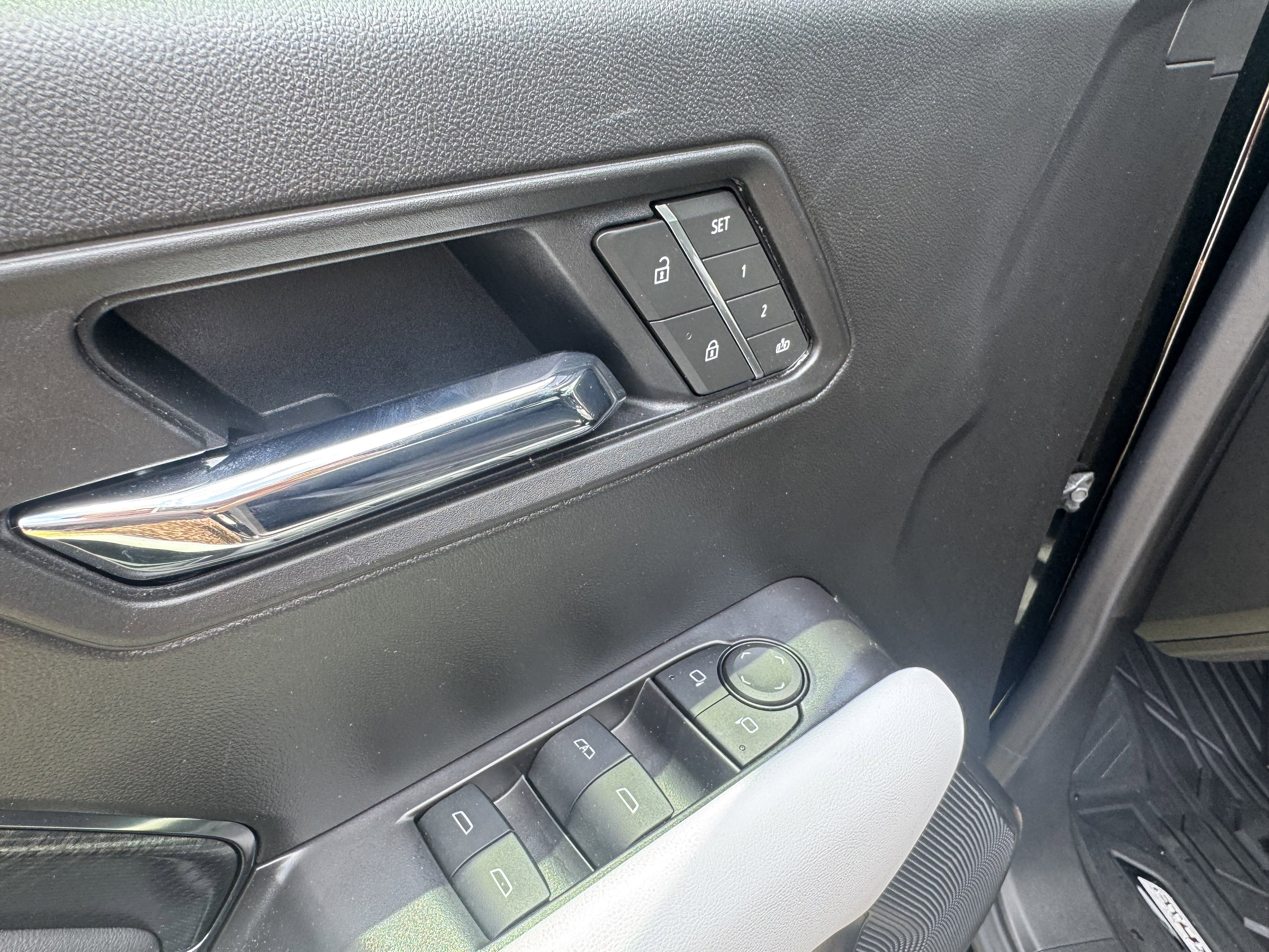 Used 2025 GMC Canyon AT4 w/ AT4X Package image 12