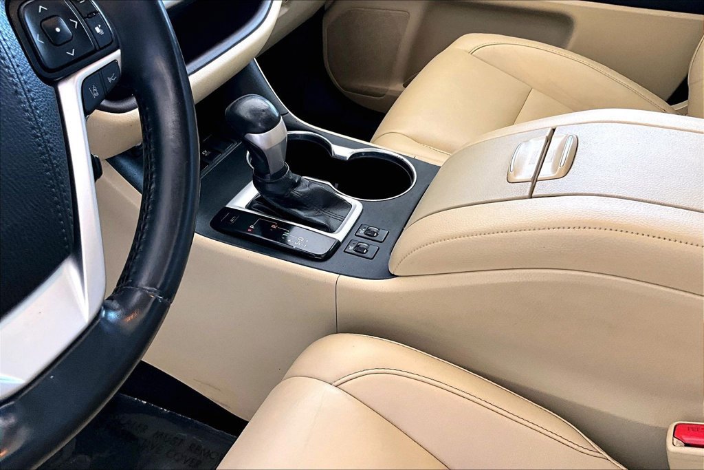 Used 2019 Toyota Highlander XLE AWD/4WD image 18