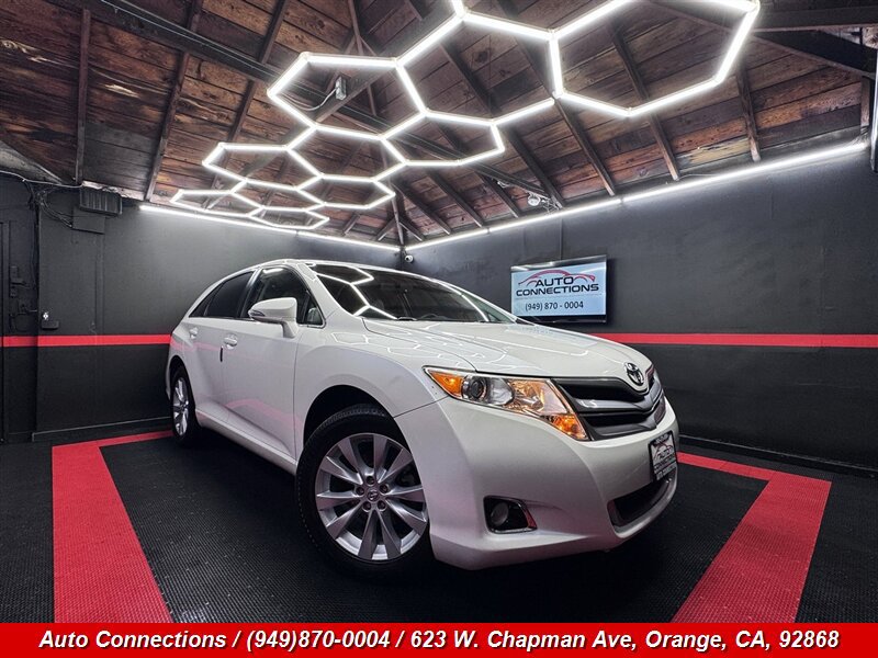 Used 2015 Toyota Venza LE FWD image 1