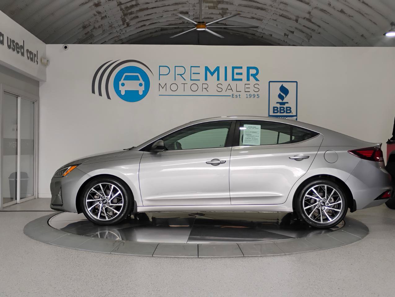 Used 2020 Hyundai Elantra Limited FWD image 3