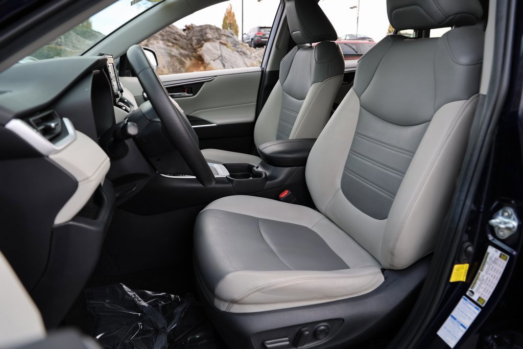 Used 2021 Toyota RAV4 XLE Premium image 20