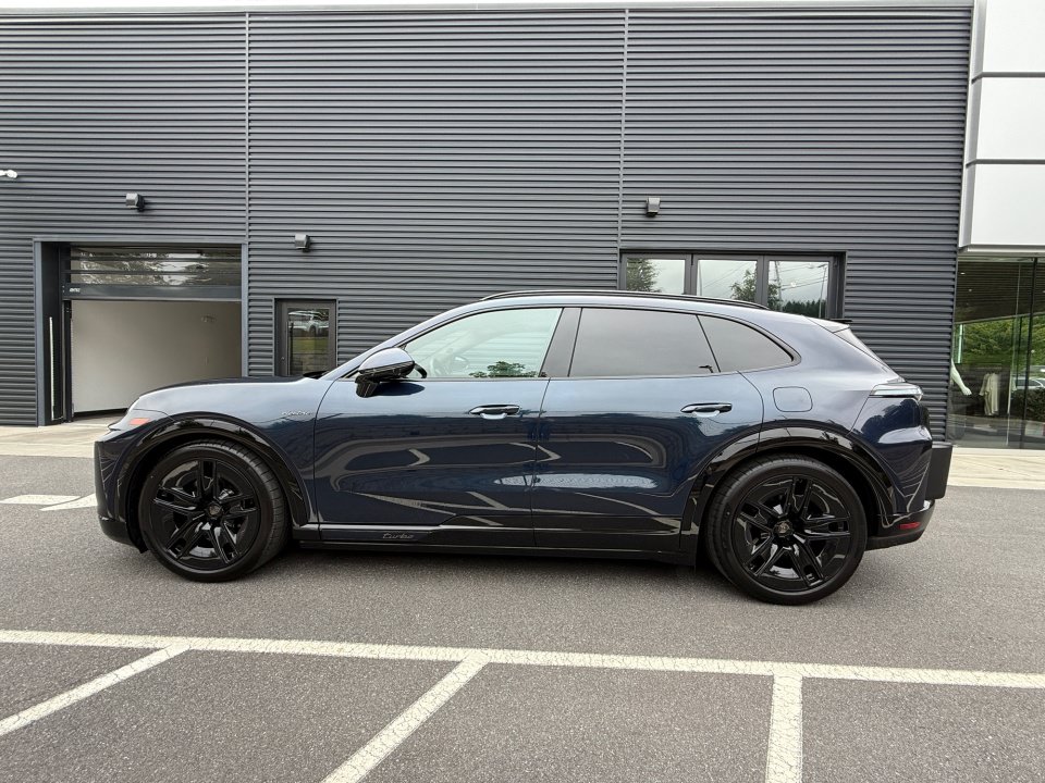 New 2026 Porsche Cayenne Turbo Electric AWD/4WD image 2