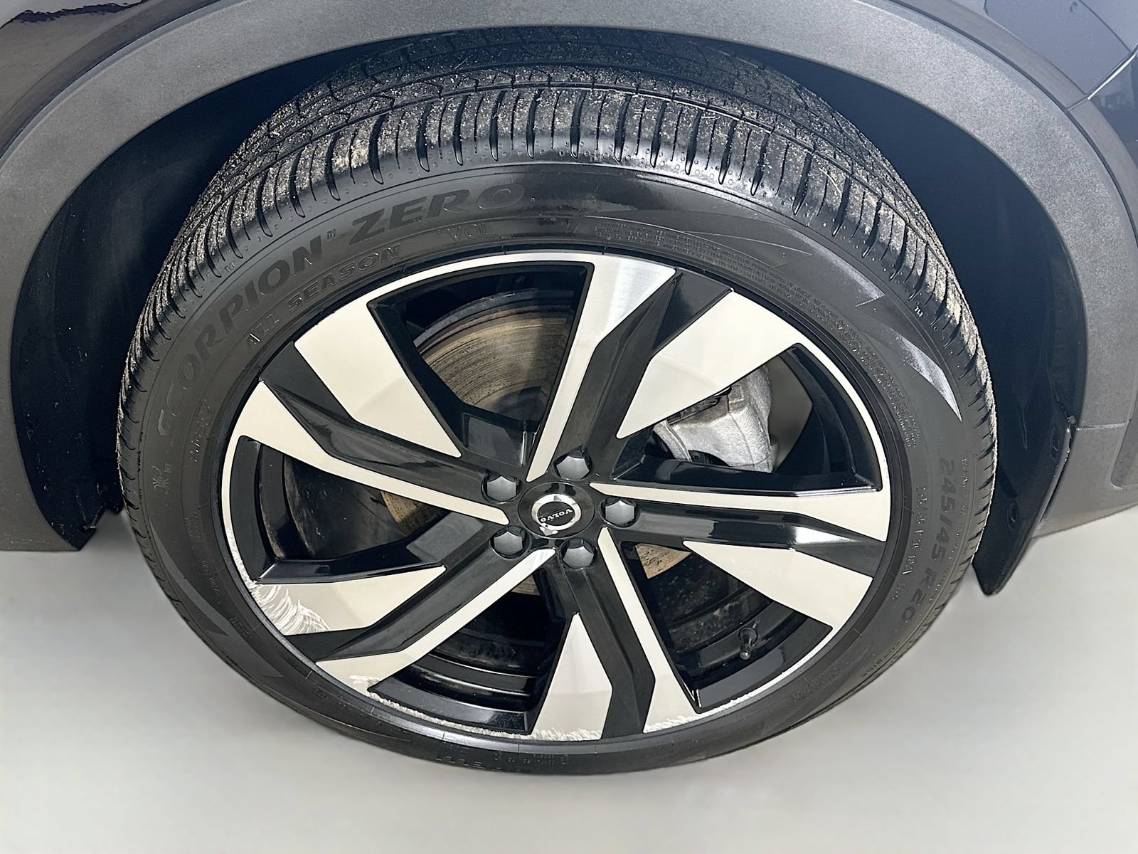 Used 2023 Volvo XC40 B5 Plus w/ Driver Assist Package AWD/4WD image 10