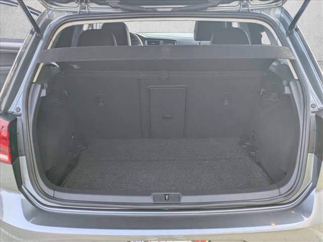 Used 2019 Volkswagen Golf SE image 6