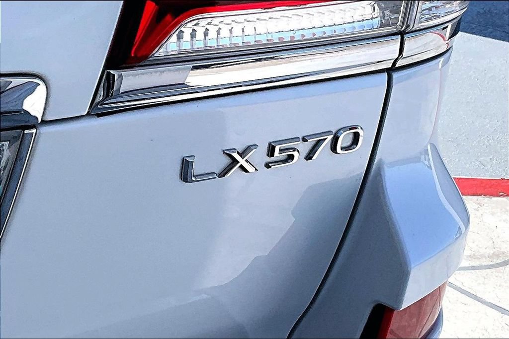 Used 2013 Lexus LX 570 4WD w/ Luxury Pkg image 24