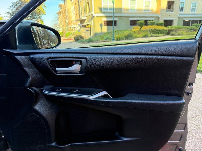 Used 2016 Toyota Camry SE FWD image 65