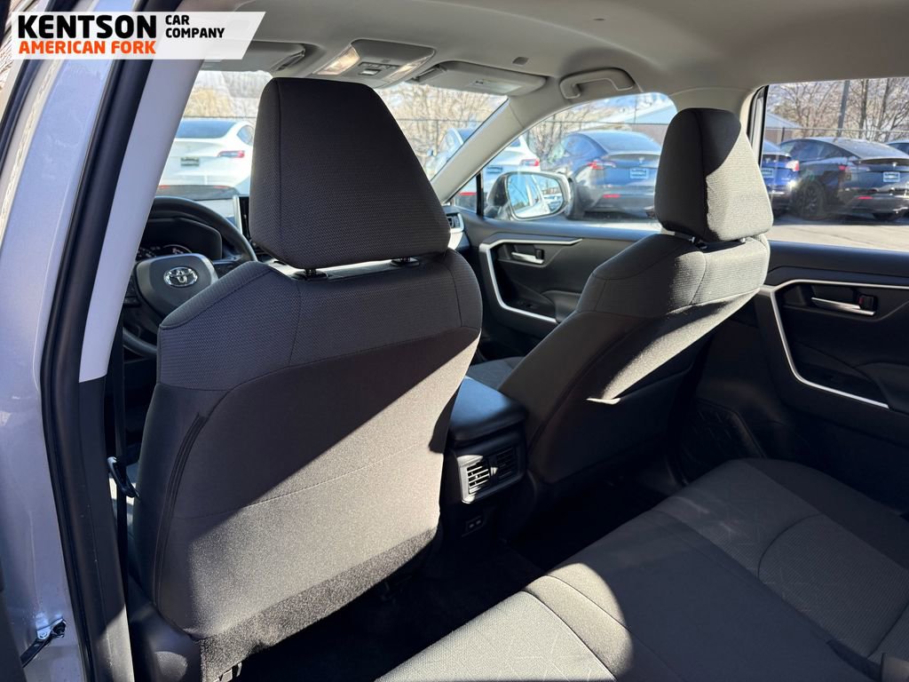 Used 2025 Toyota RAV4 XLE image 35