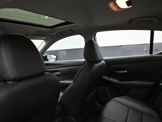 Used 2025 Nissan Sentra SR w/ SR Premium Package image 20