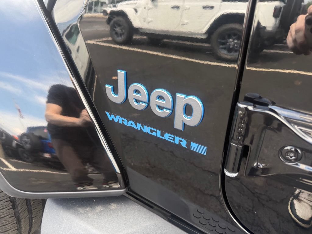 Used 2025 Jeep Wrangler Unlimited Sahara AWD/4WD image 13