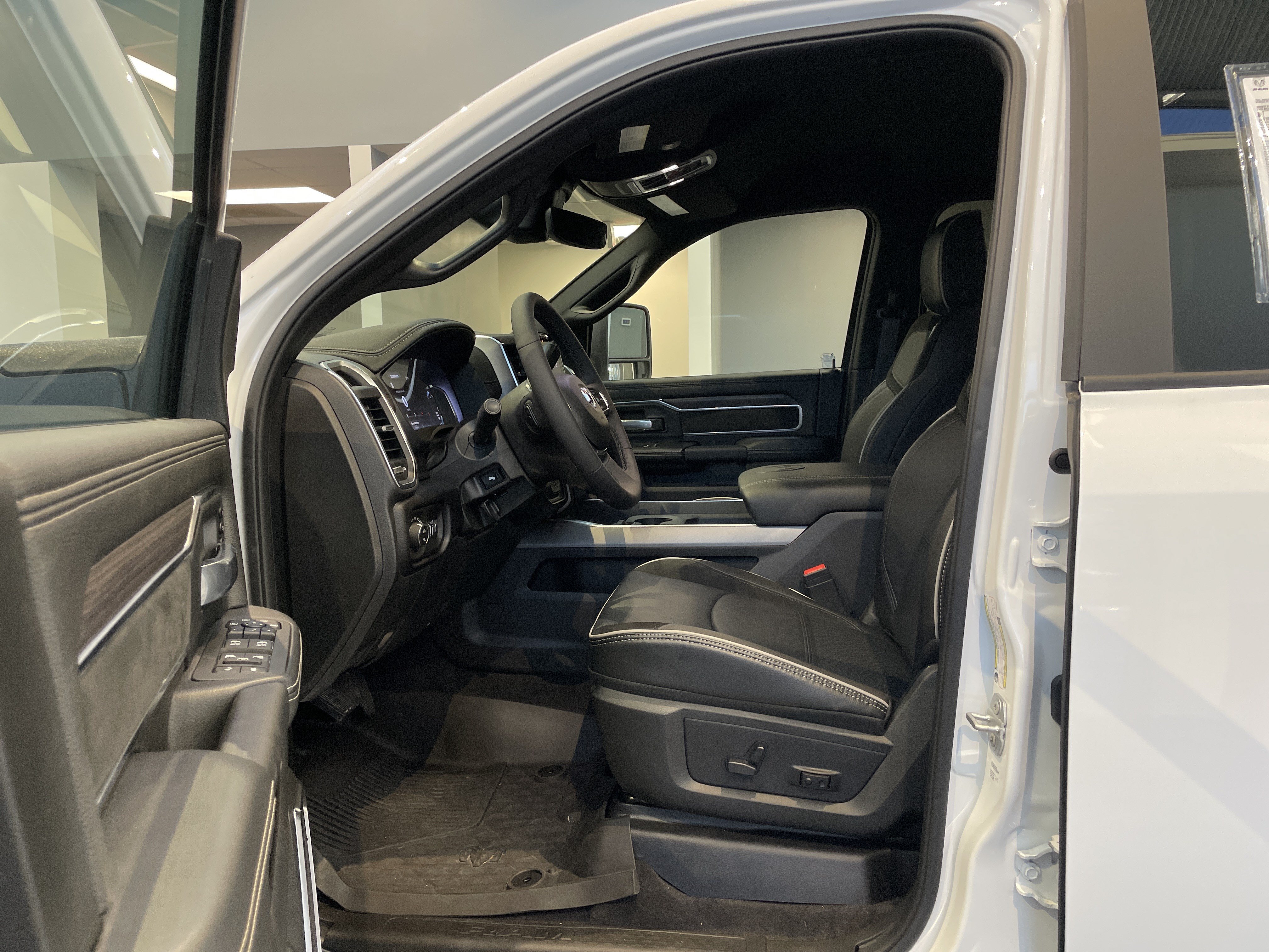 New 2026 RAM 3500 Laramie w/ Max Tow Package AWD/4WD image 16