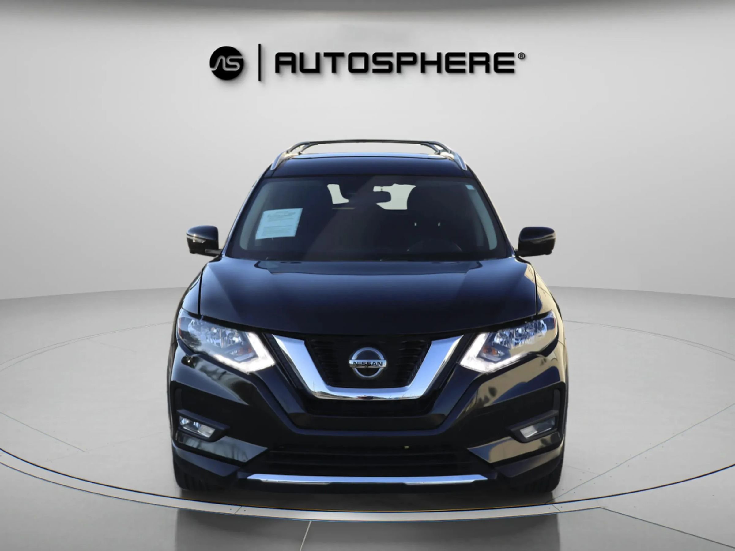 Used 2019 Nissan Rogue SV w/ Premium Package FWD image 2