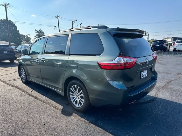 Used 2018 Toyota Sienna XLE w/ XLE Navigation Package FWD image 6