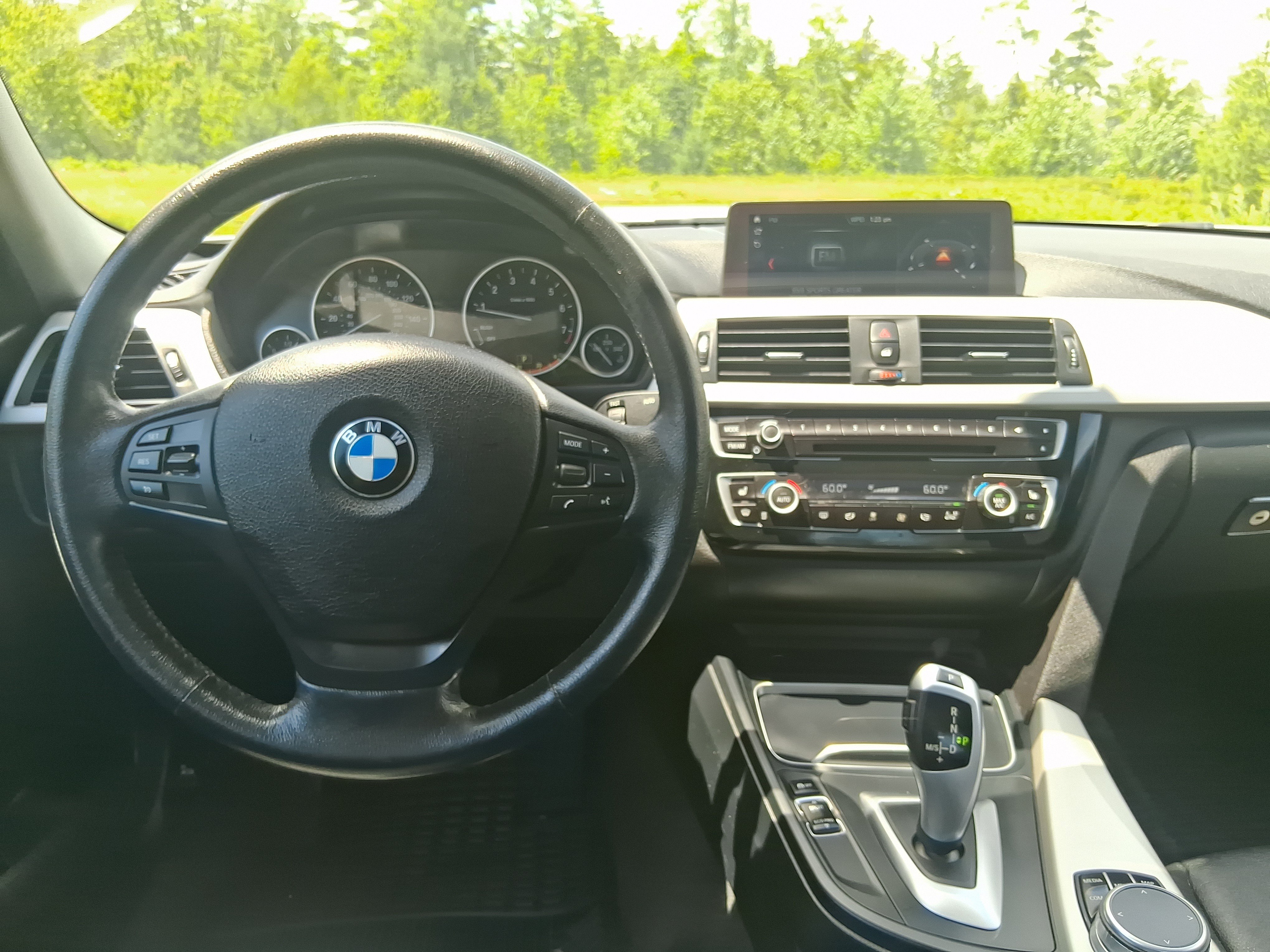Used 2018 BMW 320i xDrive Sedan AWD/4WD image 18