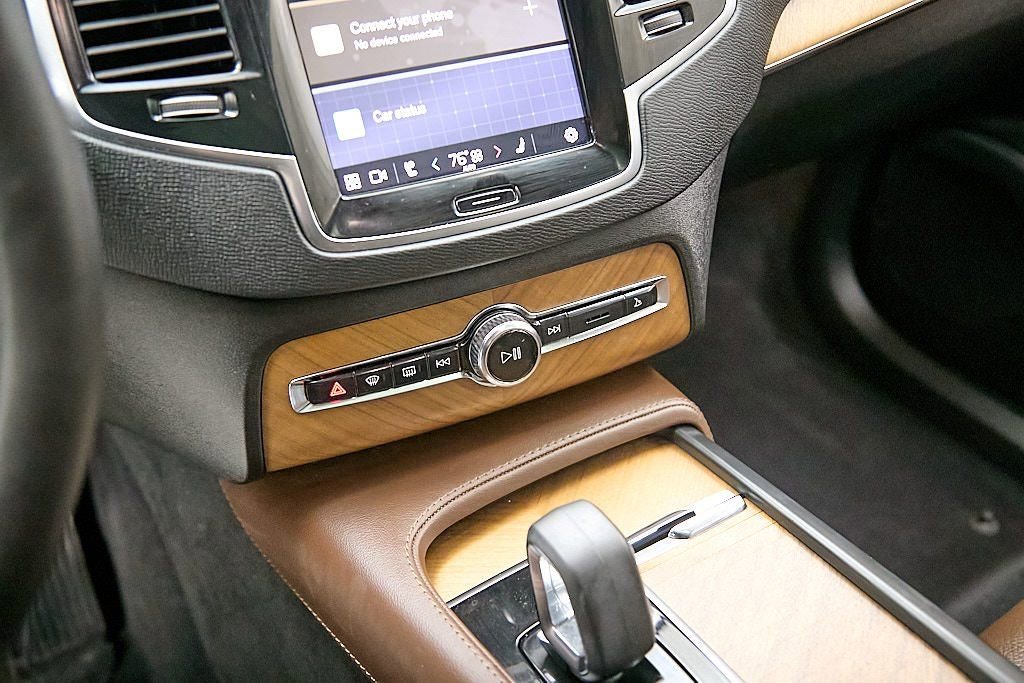 Certified 2024 Volvo XC90 T8 Plus w/ Protection Package Premier image 17