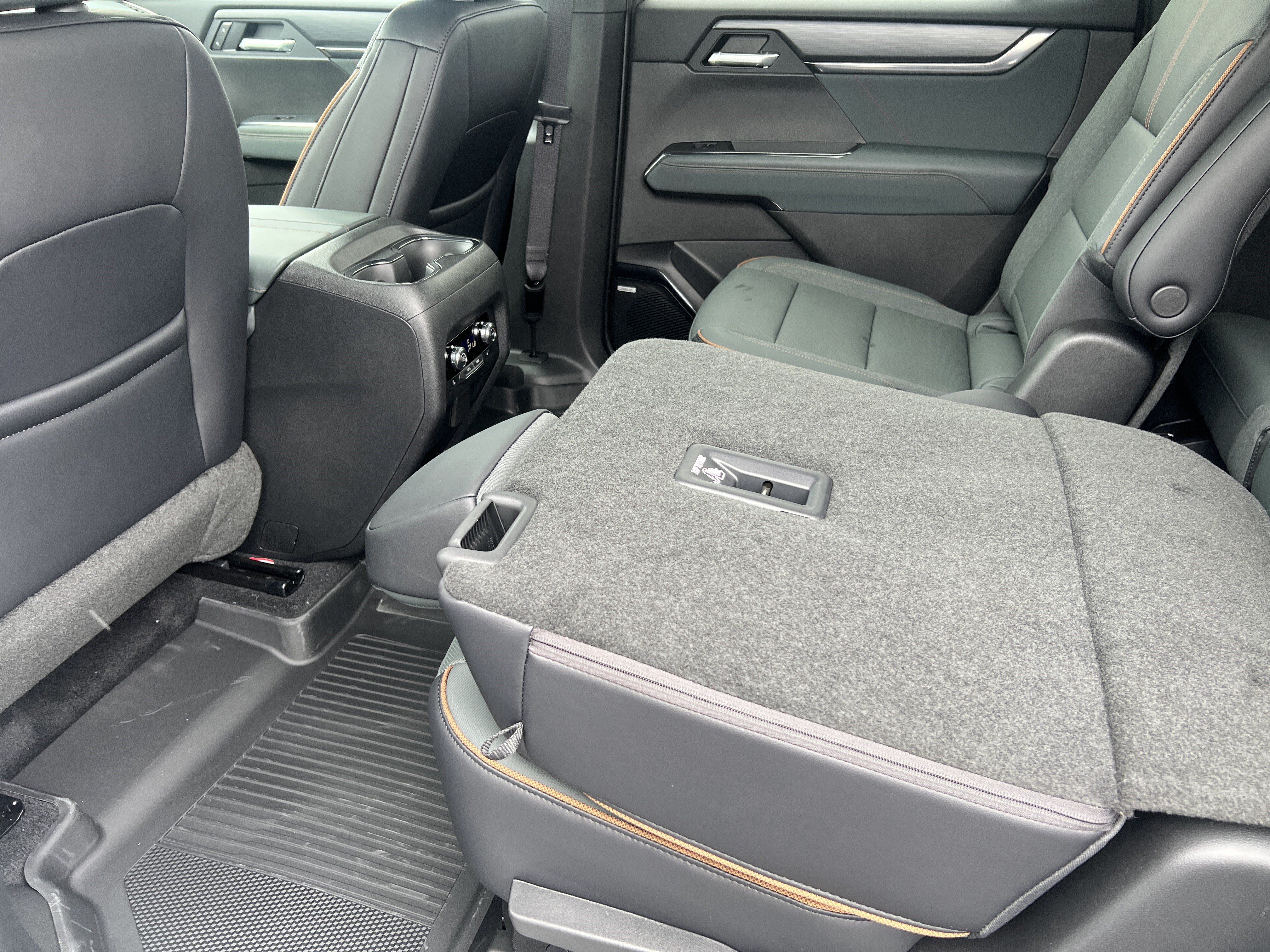 New 2026 GMC Acadia AT4 w/ Super Cruise Package AWD/4WD image 18