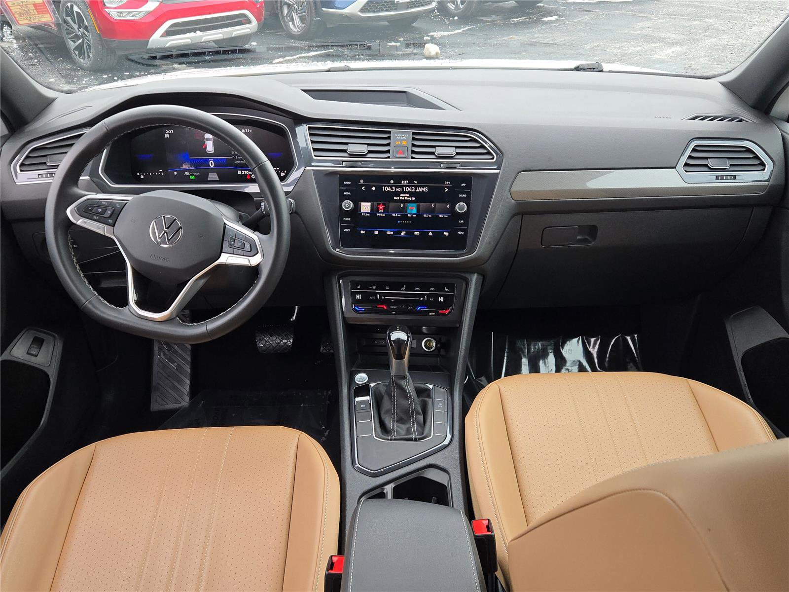 Used 2024 Volkswagen Tiguan SE image 25