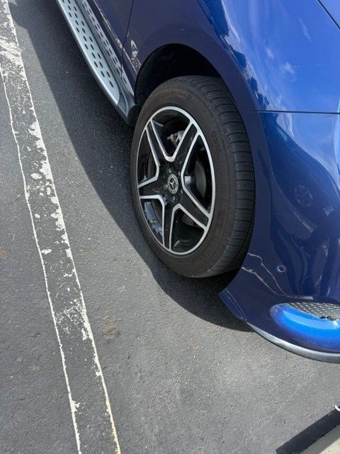 Used 2018 Mercedes-Benz GLE 350 4MATIC image 2