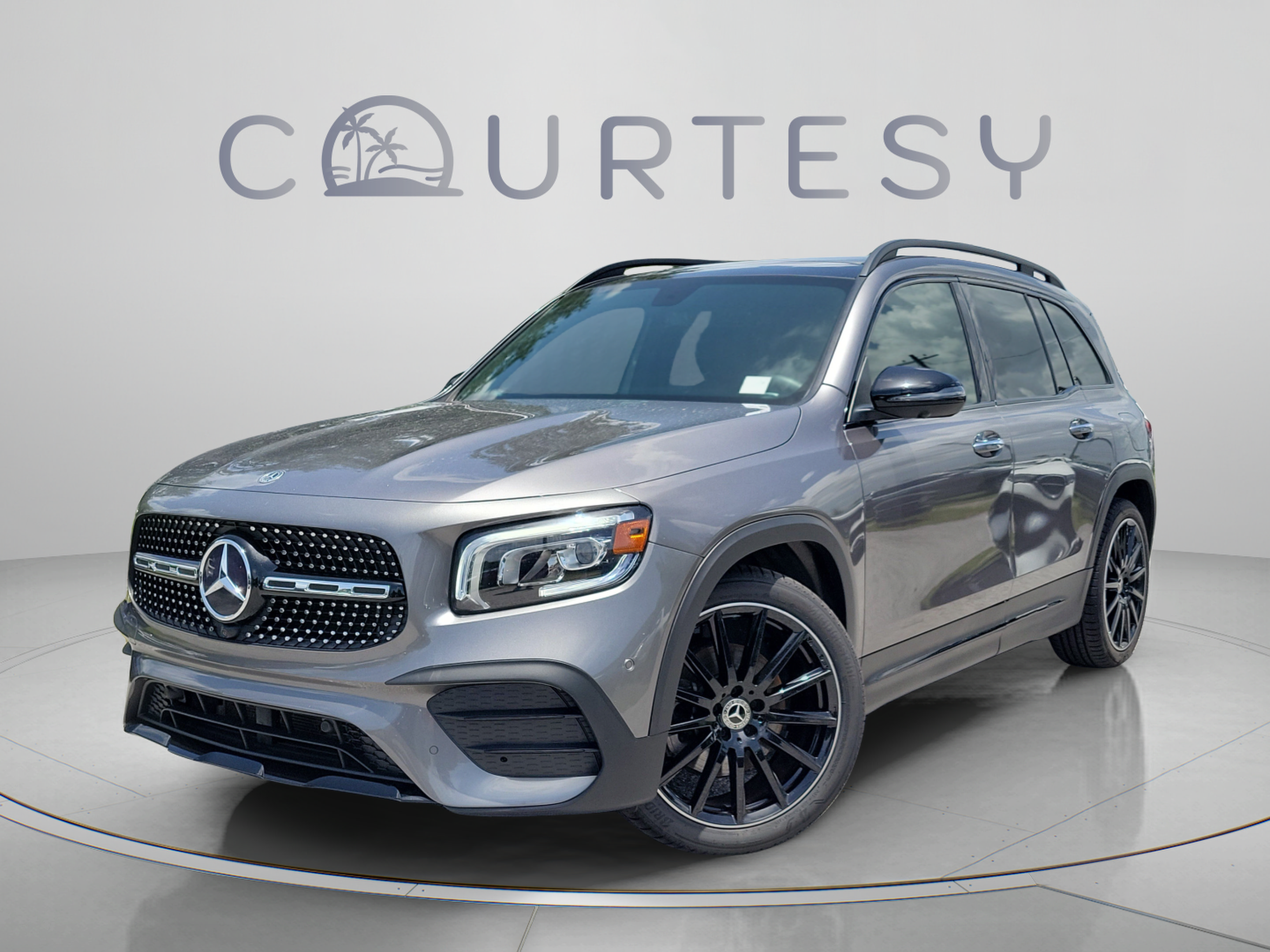 Used 2023 Mercedes-Benz GLB 250 image 1