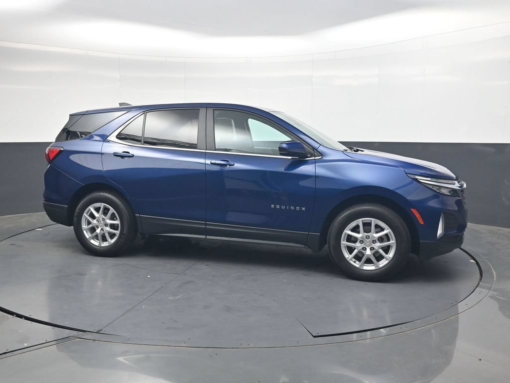 Used 2022 Chevrolet Equinox LT w/ Driver Convenience Package FWD image 4