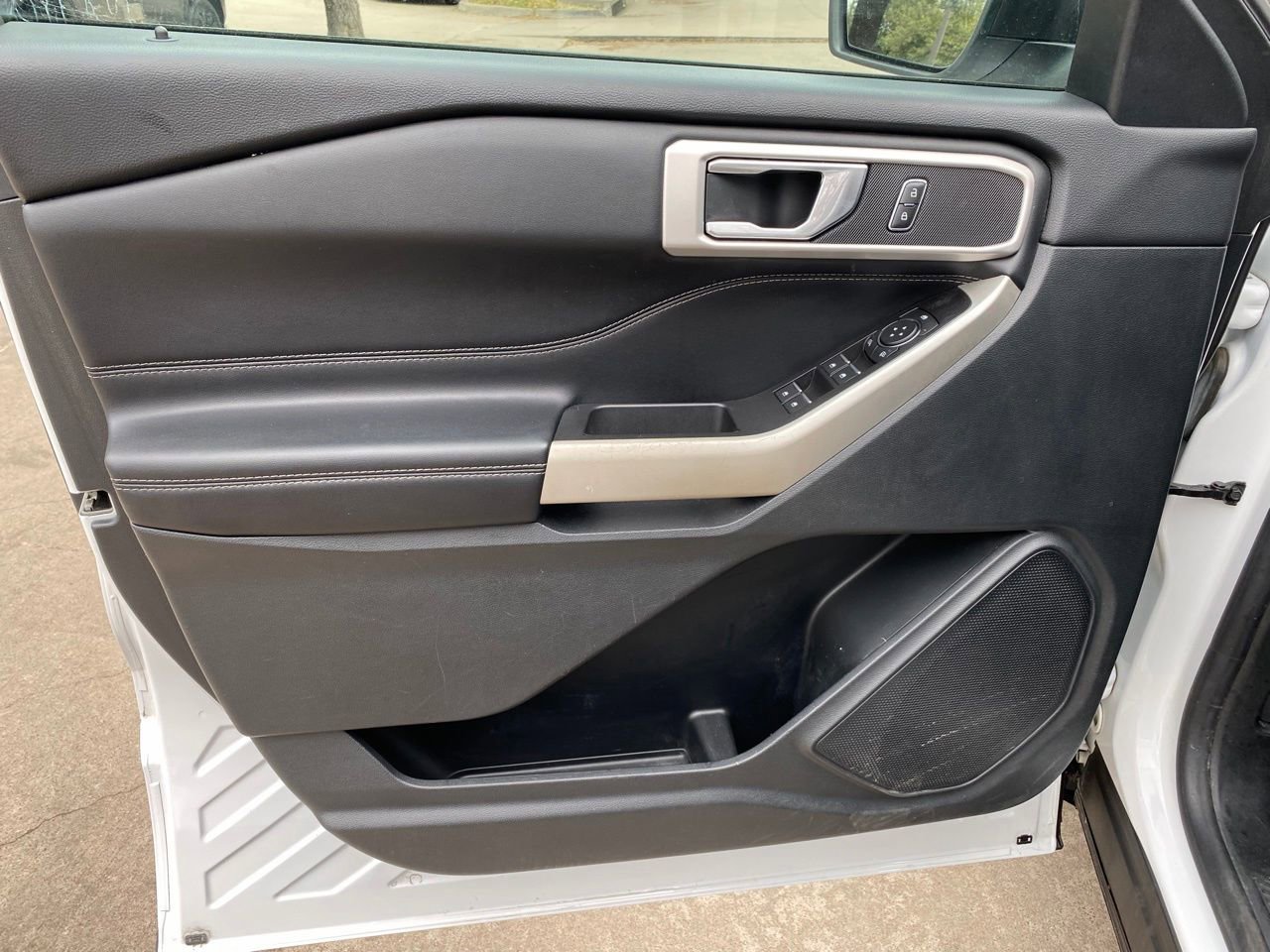 Used 2021 Ford Explorer XLT image 34