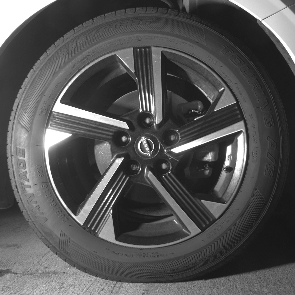 Used 2024 Nissan Sentra SV FWD image 13
