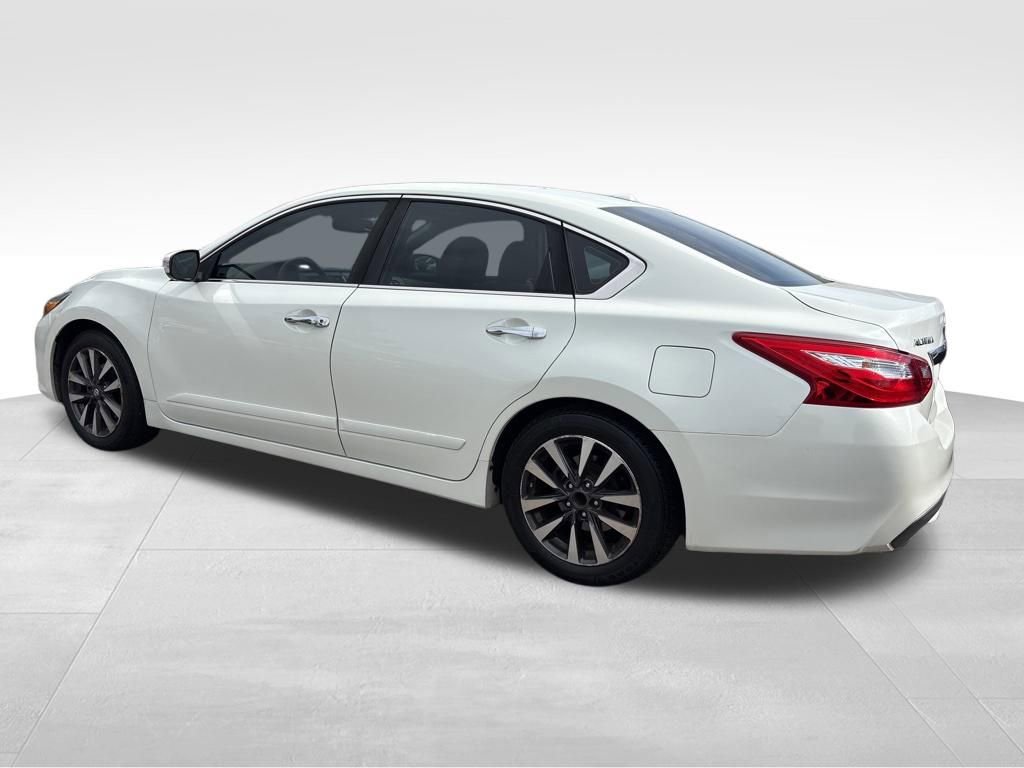 Used 2016 Nissan Altima 2.5 SL w/ 2.5 Technology w/LED Package FWD image 16