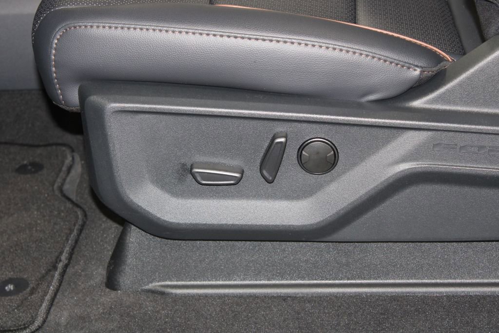 New 2026 Ford F250 Lariat w/ Black Appearance Package image 22