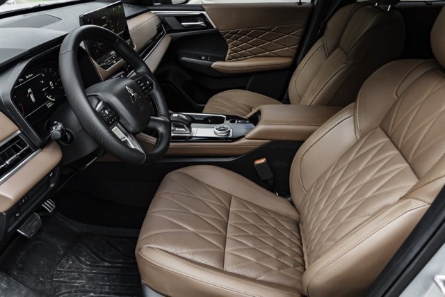 Used 2025 Mitsubishi Outlander SEL image 9