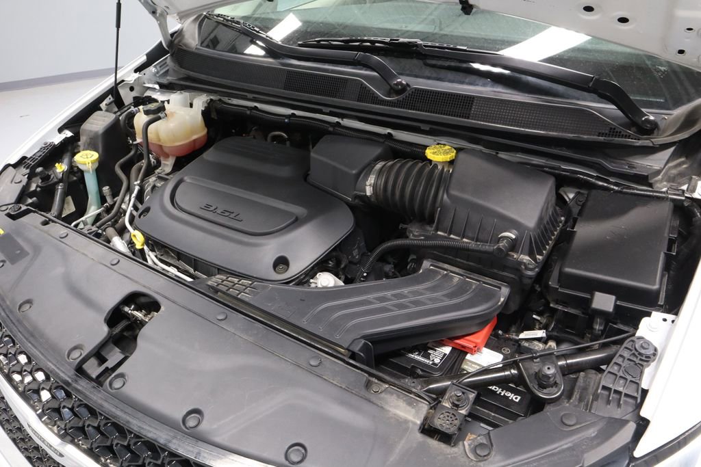 Used 2022 Chrysler Pacifica Touring-L image 12