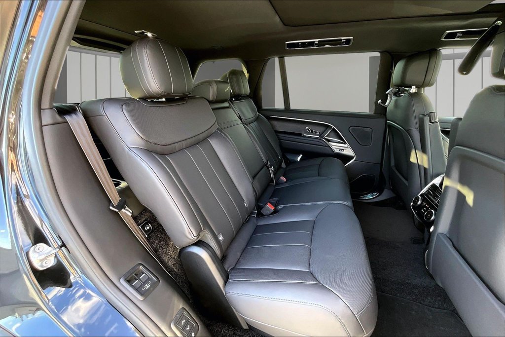New 2026 Land Rover Range Rover Long Wheelbase SE AWD/4WD image 10