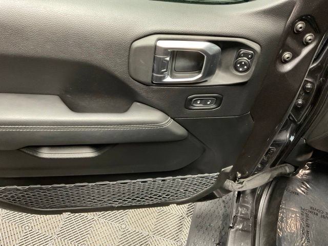 Used 2022 Jeep Wrangler Unlimited Sahara w/ Cold Weather Group AWD/4WD image 15