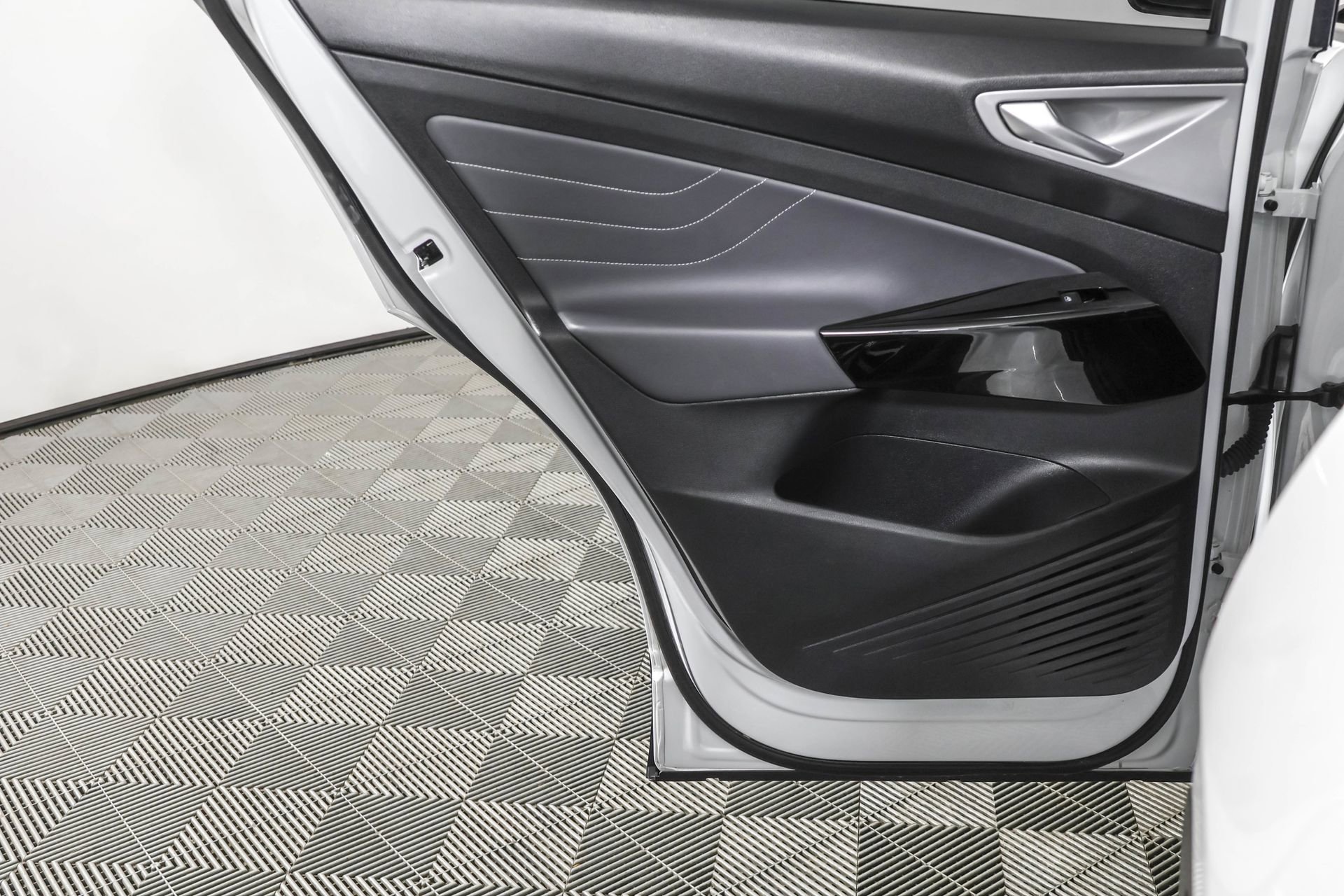 Certified 2023 Volkswagen ID.4 Pro S Plus image 40