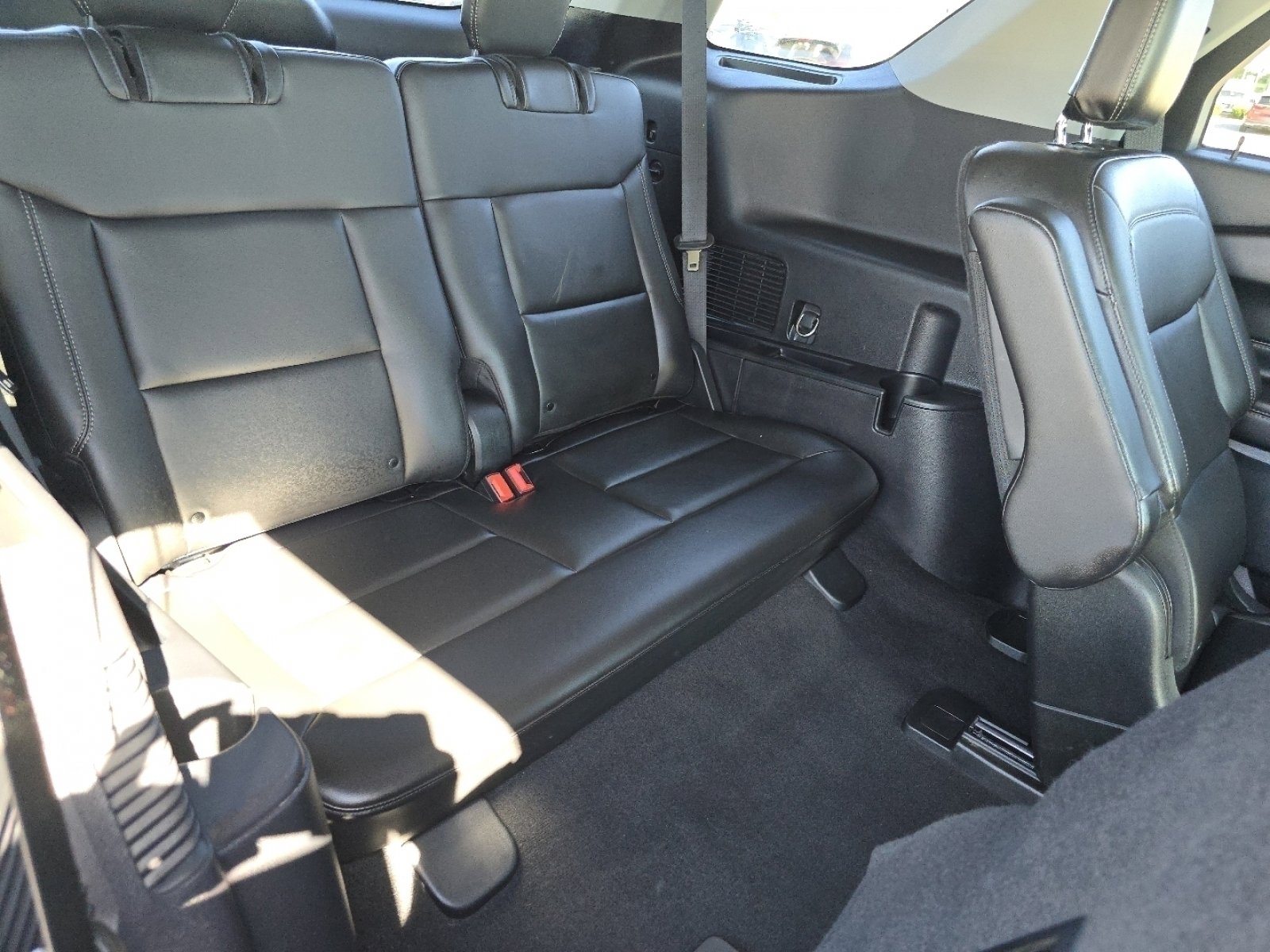 Used 2022 Ford Explorer XLT w/ Equipment Group 202A image 25