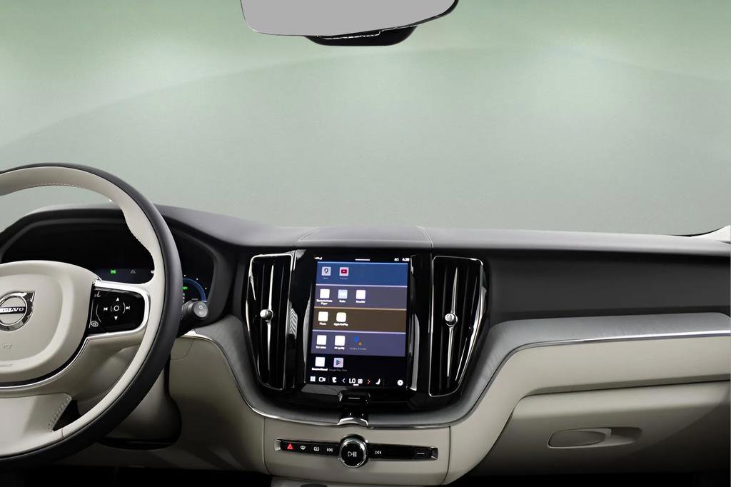 Certified 2025 Volvo XC60 T8 Plus w/ Protection Package Premier image 35