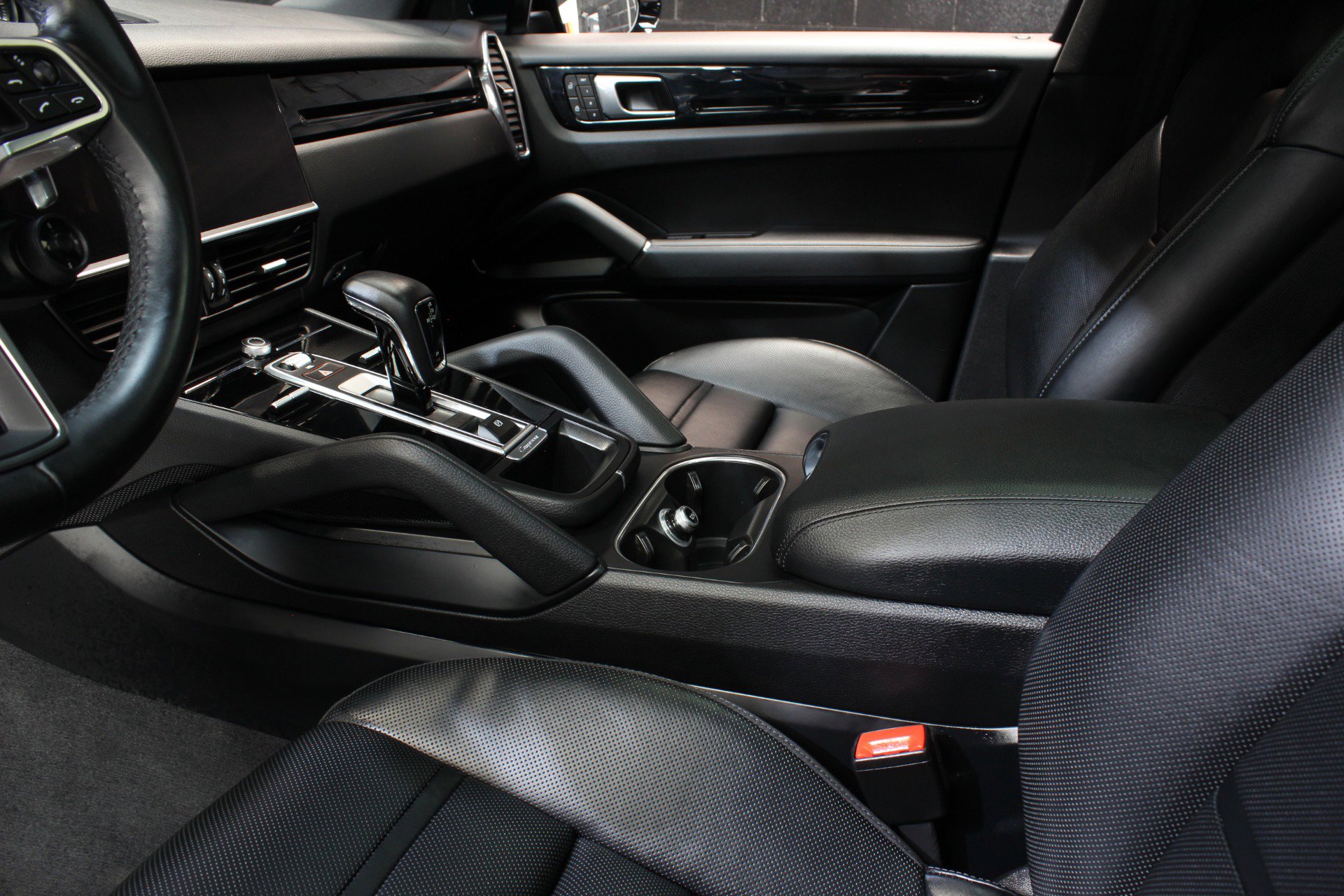 Used 2022 Porsche Cayenne E-Hybrid w/ Premium Package image 28